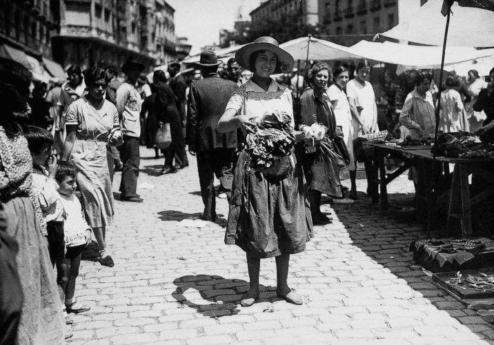 imgi_10_fotos-antiguas-del-rastro-de-madrid-3-r0dhyncoxuc0lsjvf1akmjv11vbbhhako3nof1q03k