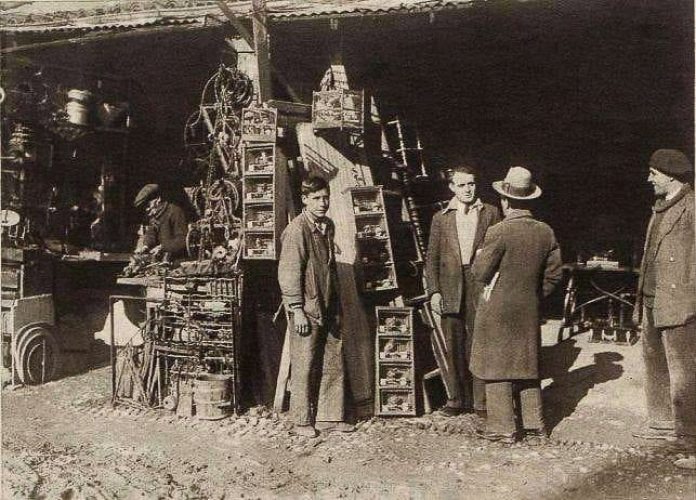 imgi_11_fotos-antiguas-del-rastro-de-madrid-4-r0dhyncoxuc0lsjvf1akmjv11vbbhhako3nof1q03k