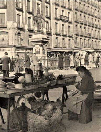 imgi_14_fotos-antiguas-del-rastro-de-madrid-7-r0dhzm4pypnmjd5crybrot3314jwea4n4vsn6aafpc