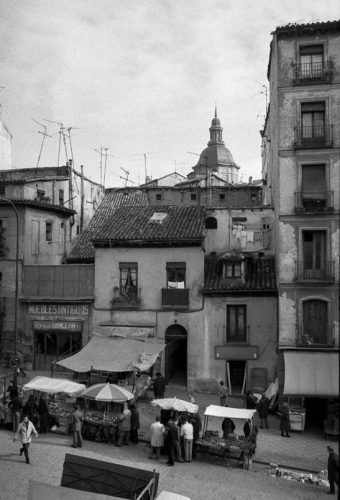 imgi_28_fotos-antiguas-del-rastro-de-madrid-3-r0diapm4nauhln12z907mi9zhvuw9n6kbt204vu48w