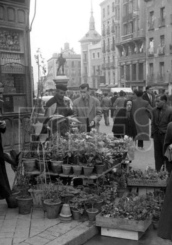 imgi_6_fotos-antiguas-del-rastro-de-madrid-9-r0dhzpw2q1srtszw5zy9ys4xeo1d92jkheel3e4v0g